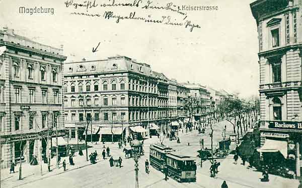 Kreuzung der Kaiserstraße mit der Wilhelmstraße (links) und der Alten Ulrichstraße (rechts) 