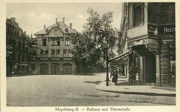 Rathaus und Feuerwehrwache mit Thiemstraße