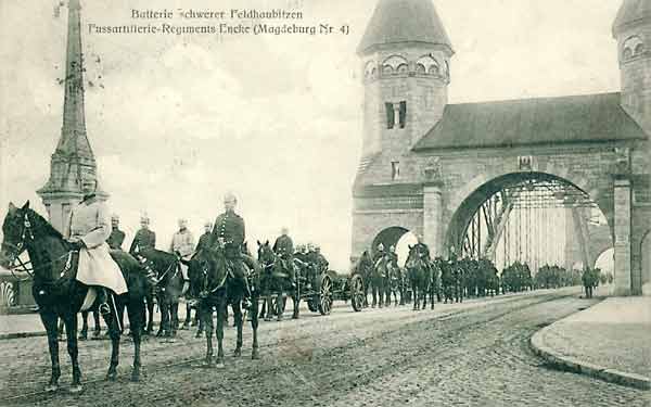 Rückkehr vom Übungsplatz über die Königsbrücke