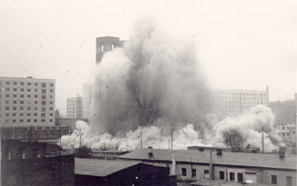 Sprengung der Ruine der Katharinenkirche im April 1964