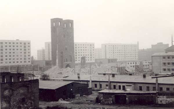 Sprengung der Ruine der Katharinenkirche im April 1964